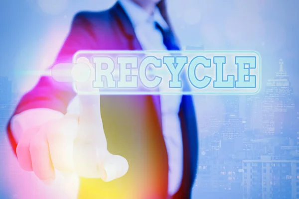 Escrita de mão conceitual mostrando reciclagem. Foto de negócios mostrando o ocess da conversão de resíduos em novos materiais e objetos . — Fotografia de Stock