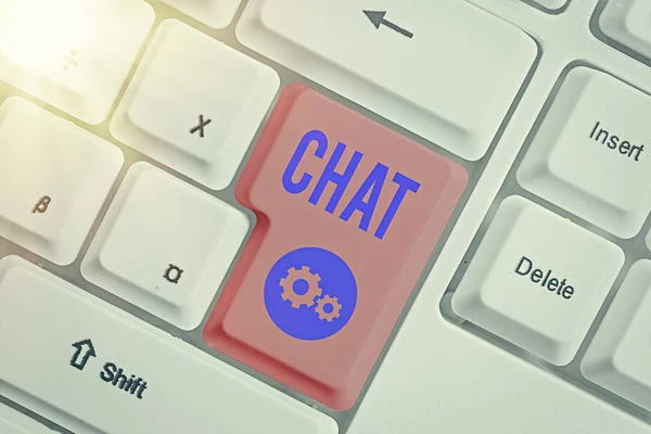 Tekst pisma Chat. Koncepcja oznacza udział w dyskusji, która polega na wysyłaniu wiadomości przez Internet. — Zdjęcie stockowe