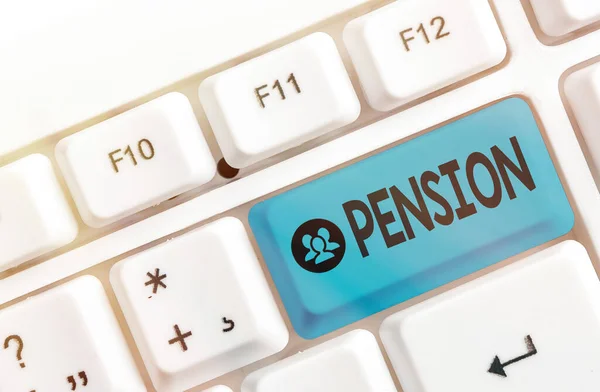 Scrittura concettuale mano mostrando Pension. Business photo showcase Reddito anziani guadagnano dopo il pensionamento Risparmia per gli anni anziani . — Foto Stock