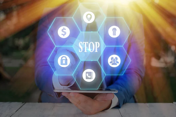 Escritura a mano conceptual mostrando Stop. Texto de la foto de negocios Llegar a su fin Prevenir Actúa en un evento . — Foto de Stock