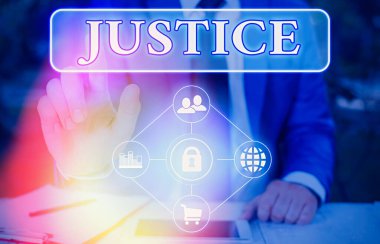 Adalet 'i gösteren bir mesaj. Hukukun tarafsız ya da adil yönetiminin kavramsal fotoğrafı..