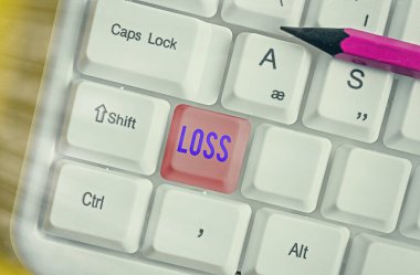 Kayıp 'ı gösteren bir not yazıyorum. İş fotoğrafında artık bir şeyiniz olmadığı ya da bir şeyiniz olmadığı görülüyor..