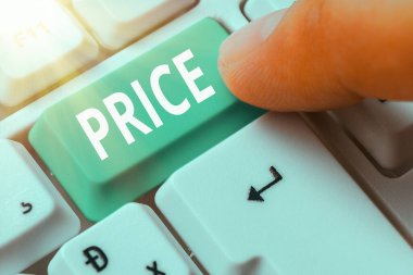 Price 'ı gösteren bir not yazıyorum. Bir şey için beklenen ya da istenen para miktarını gösteren iş fotoğrafı.