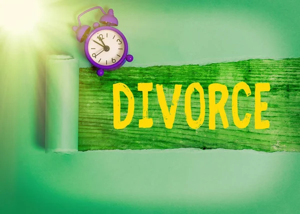 Escritura manual conceptual que muestra el divorcio. Foto de negocios mostrando Disolución legal del matrimonio Separación Desacuerdo de ruptura . — Foto de Stock