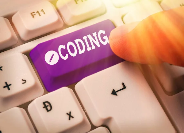 Scrivere una nota che mostra la codifica. Fotografia aziendale che mostra l'assegnazione di codice a qualcosa per l'identificazione di classificazione . — Foto Stock