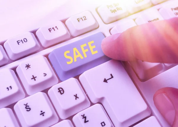 Handwriting text Safe. Concept meaning protected from or not exposed to danger or risk Not likely to be harmed. — Stockfoto