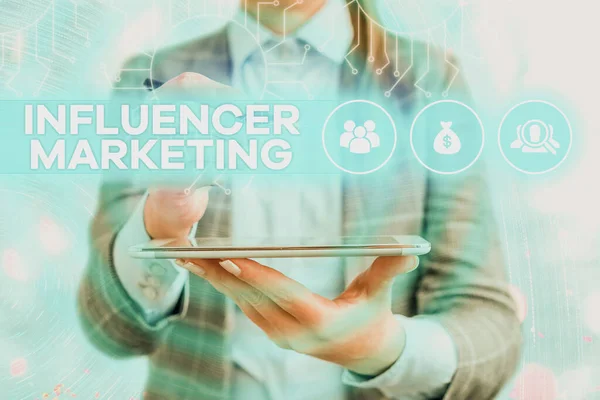 Signo de texto que muestra Influencer Marketing. Foto conceptual Endorser que influye en potenciales clientes objetivo . — Foto de Stock