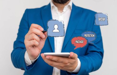 Paket korumasını gösteren bir not yazıyorum. Etiket Kutusuna zarar gelmemesi için iş fotoğraflarının gösterimi ve korunması.