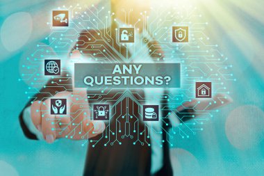 Soru Sorusu Gösteren Not Yazılıyor. İş fotoğrafı gösterimi Sorgulama Açıklaması istiyor.