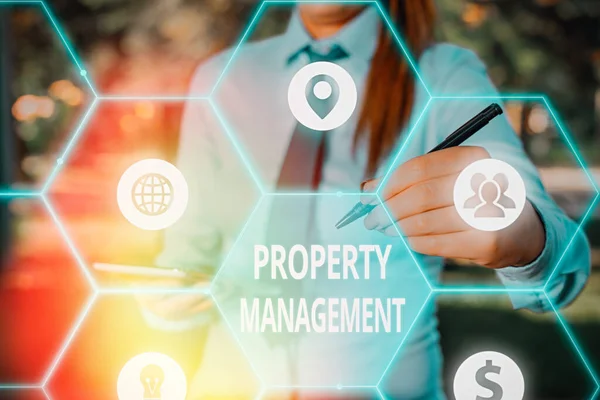 Schreiben Notiz zeigt Property Management. Geschäftliches Foto, das die Beaufsichtigung von Immobilien zeigt, bewahrt den Wert der Anlage. — Stockfoto