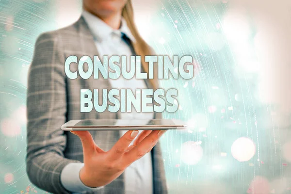 Концептуальная рукописная презентация Consulting Business. Эксперты консалтинговой фирмы предоставляют профессиональные консультации . — стоковое фото