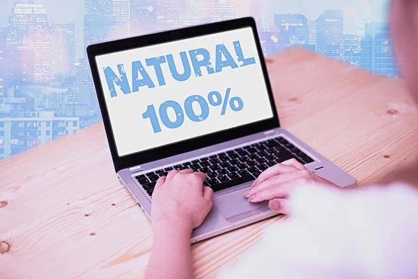Handschrift tekst schrijven Natural 100 Procent. Concept betekent Minimaal verwerkt en bevat geen kunstmatige smaken. — Stockfoto