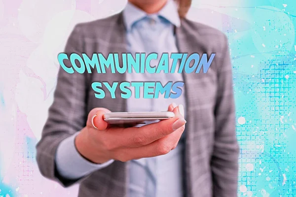 コミュニケーションシステムを示す概念的な手書き文字。信号を送信するための機械の情報利用の流れを紹介するビジネス写真. — ストック写真