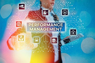 Performans Yönetimini gösteren bir not yazıyorum. İş fotoğraflarının sergilenmesi, Genel Katkıda Çalışan Etkinliğini İyileştirdi.