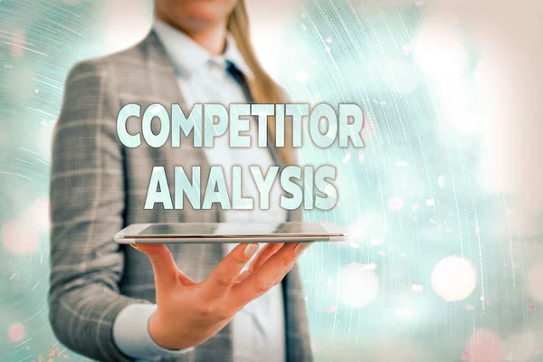 Escritura manual conceptual que muestra el análisis de la competencia. Exhibición de fotos de negocios Determinar la debilidad de la fuerza del mercado competitivo . —  Fotos de Stock