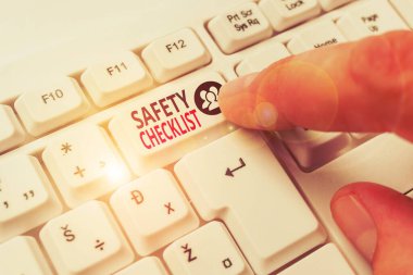 Kelime yazma Güvenliği Kontrol Listesi. Doğrulamak, kontrol etmek veya denetlemek istediğiniz ögeler için iş konsepti.