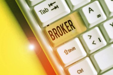 El yazısı Broker. Kavram, ticari müzakerelerde güvenilir bir ajan veya aracı görevi görür.