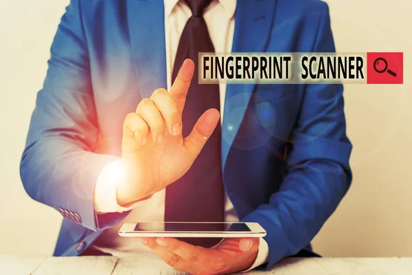 Scrittura manuale concettuale che mostra lo scanner di impronte digitali. Business photo showcase Usa le impronte digitali per la convalida biometrica per garantire l'accesso Businessman con il dito puntato di fronte a lui . — Foto Stock