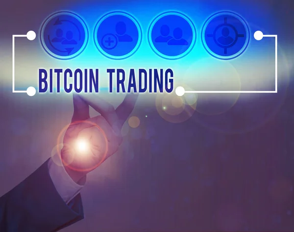 Schrijfbriefje met Bitcoin Trading. Bedrijfsfoto presentatie kopen en verkopen van cryptogeld in aandelen markt. — Stockfoto