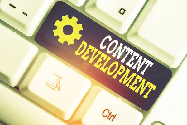 Piszę notatkę pokazującą Content Development. Prezentacja zdjęć firmowych Autorstwo i pochodzenie treści dla dowolnego medium. — Zdjęcie stockowe