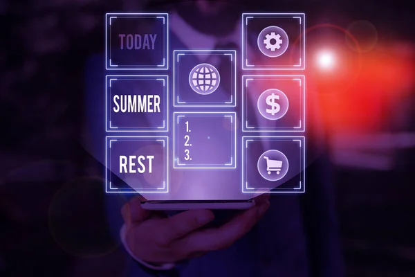 Χειρόγραφο κείμενο που γράφει Summer Rest. Έννοια σημαίνει διακοπές ή χαλάρωση από τη δουλειά ή το σχολείο κατά τη διάρκεια του καλοκαιριού. — Φωτογραφία Αρχείου