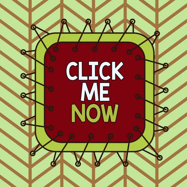 Записка, що показує Click Me Now. Бізнес-фото, що демонструє Інтернет, допомагає надрукувати кнопку онлайн Icon Nertwork Асиметричний нерівномірно сформований шаблонний об'єкт Multicolour дизайн. — стокове фото