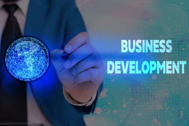 Business Development 'ı gösteren bir not yazıyorum. NASA tarafından desteklenen bu görüntünün şirket elemanları arasında ve içinde büyüyen Uygulamalı Büyüme Değerini gösteren iş fotoğrafı.