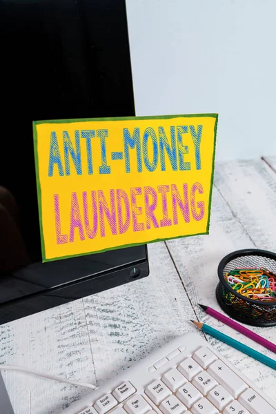 Kézírás szöveg Anti Money Laundering. Koncepció jelentése megáll generáló jövedelem illegális akciók Megjegyzés papír ragasztva fekete számítógép képernyő közelében billentyűzet és helyhez kötött. — Stock Fotó