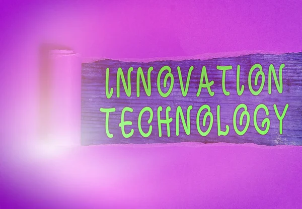 Schrijfbriefje met Innovatietechnologie. Bedrijfsfoto presentatie van nieuwe ideeën of methoden van technische of wetenschappelijke aard. — Stockfoto