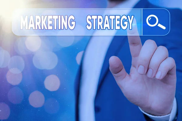 Textschild mit der Marketingstrategie. Konzeptionelle Foto-Schema auf, wie man legen Produkte Dienstleistungen Geschäft. — Stockfoto