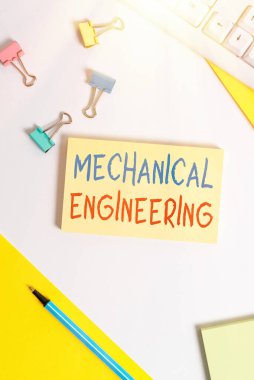 Makine Mühendisliğini gösteren kavramsal el yazısı. Tasarım İmalat Kullanımı ile iş fotoğrafı gösterme anlaşmaları pc klavyesi ve metin iletileri için kopyalama alanı yatıyordu.
