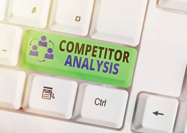 Signo de texto que muestra Análisis de Competidor. Foto conceptual Determinar la fortaleza Debilidad del mercado competitivo . —  Fotos de Stock