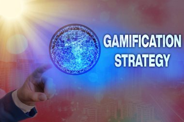 Gamification Strategy 'yi gösteren bir not yazıyorum. NASA tarafından desteklenen bu görüntünün Oyun Mekaniklerini Entegre Etme Motivasyonu için iş fotoğrafı gösterimi ödülleri.