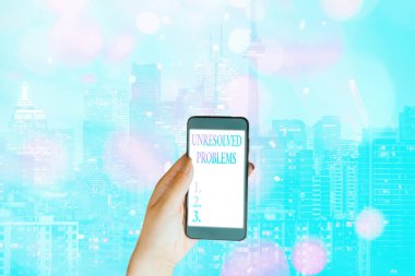 Çözümlenmemiş Sorunlar el yazısıyla yazılıyor. Kavrama derken bu soruları kimse cevaplayamaz. Cevaplanamayan sorular..