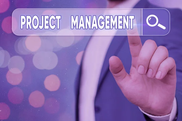 Tekstbord met Project Management. Conceptuele foto Toepassing Procesvaardigheden om doelstellingen en doel te bereiken. — Stockfoto