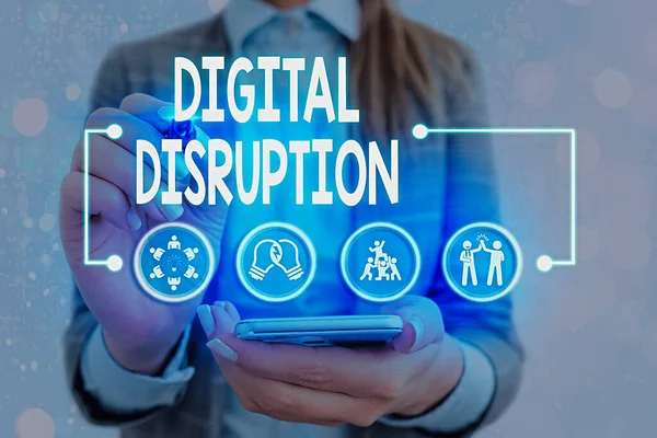 Написание текста в формате Word Digital Disruption. Бизнес-концепция изменений, влияющих на технологические рынки . — стоковое фото