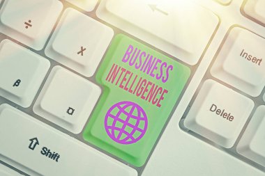 İş zekasını gösteren kavramsal el yazısı. Performansı İyileştirmek İçin En İyi Bilgi Uygulaması.