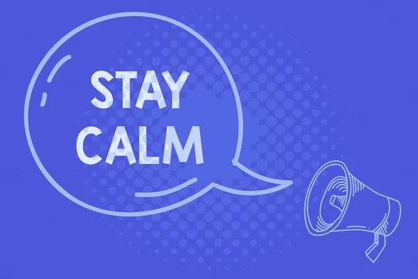 Znak tekstowy pokazujący Stay Calm. Koncepcyjne zdjęcie Utrzymać w stanie ruchu płynnie nawet pod ciśnieniem Blank Transparent Speech Bubble with Shining icon and Outline Megahone. — Zdjęcie stockowe