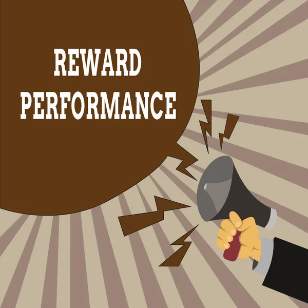 Texto de caligrafia Reward Performance. Conceito significado Avaliação Reconhecer os trabalhadores Valor relativo para a empresa Análise Hu Masculino Mão Segurando Megafone Grito Grito e Bolha de Fala em Branco . — Fotografia de Stock