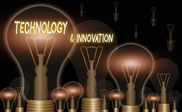 Почерк текста Технология и инновации. Концепция, означающая применение лучшего решения для новых потребностей рынка . — стоковое фото