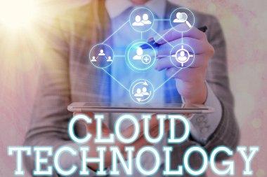 Cloud Technology 'nin el yazısı. İnternet üzerinden veri ve programların saklanması ve erişimi anlamında kavram.