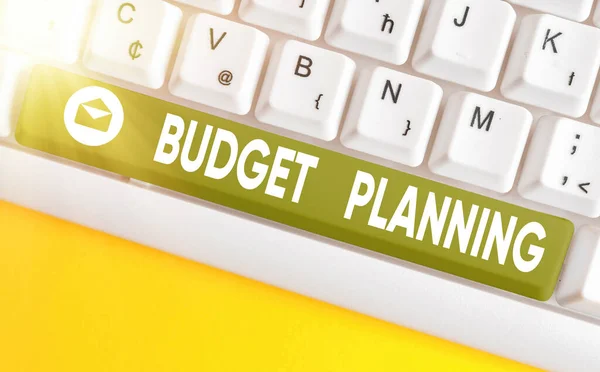 Kelime yazma Bütçe Planlaması. Mevcut ve gelecekteki harcamalar hakkında yazılı açıklama için iş konsepti. — Stok fotoğraf
