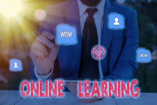 Handskrift text Online Learning. Begreppet Larning med hjälp av Internet och en dator. — Stockfoto