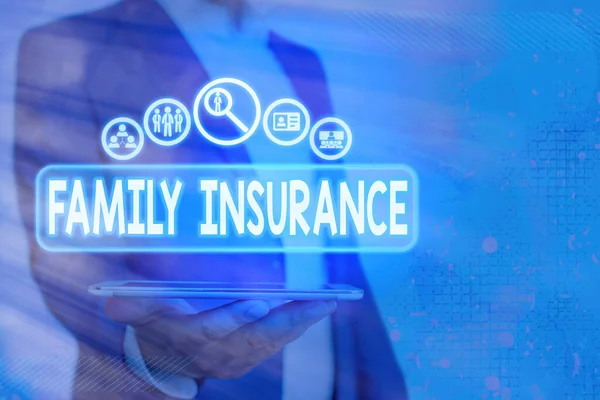 Handstil text Familjeförsäkring. Begreppet "att betala en partiell eller fullständig sjukvård för släktingar". — Stockfoto
