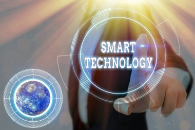 Akıllı Teknoloji 'yi gösteren kavramsal el yazısı. NASA tarafından desteklenen bu görüntünün bilgisayar ya da çip elemanlarına sahip iş fotoğrafı görüntüleme aygıtları veya aygıtları.