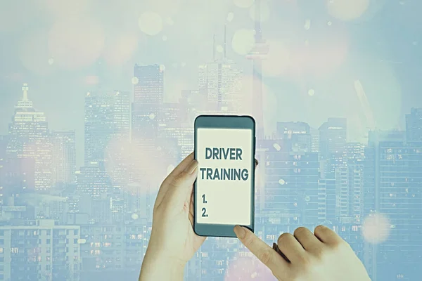 Scrittura di testi a mano Driver Training. Concetto significato prepara un nuovo driver per ottenere un driver s è licenza . — Foto Stock