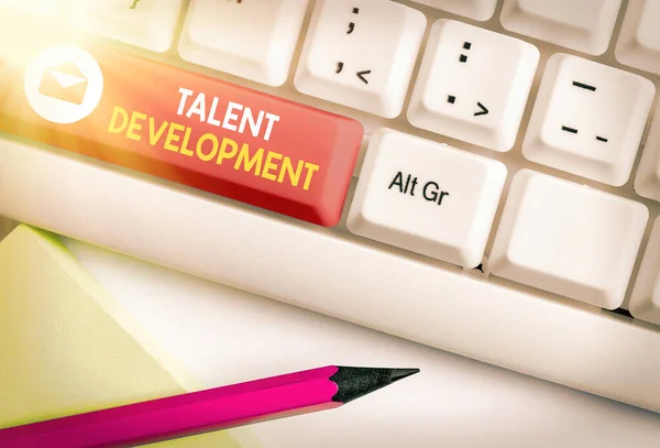 Sinal de texto mostrando Talent Development. Foto conceitual Construindo habilidades Habilidades Melhorando o Líder Potencial . — Fotografia de Stock