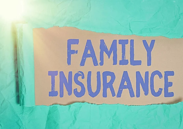Skriftlig anteckning som visar Familjeförsäkring. Företagsfoto visar upp betala en partiell eller fullständig sjukvård för släktingar. — Stockfoto