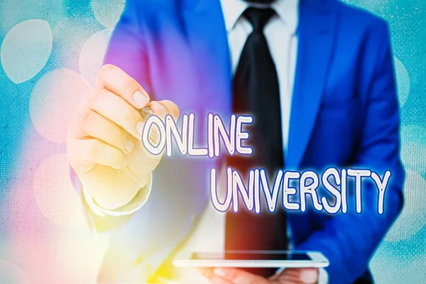 Ordskrivning text Online University. Affärsidé för distanskurser tas över internet. — Stockfoto