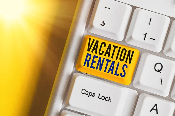 Tekst schrijven Vacation Rentals. Bedrijfsconcept voor het verhuren van appartementencomplex voor een kort verblijf. — Stockfoto